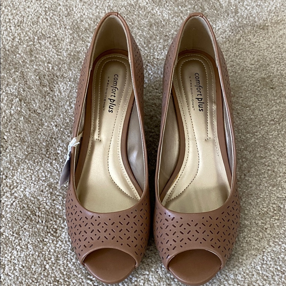 Comfort Plus by Predictions Tan Peep Toe Heels size 8.5